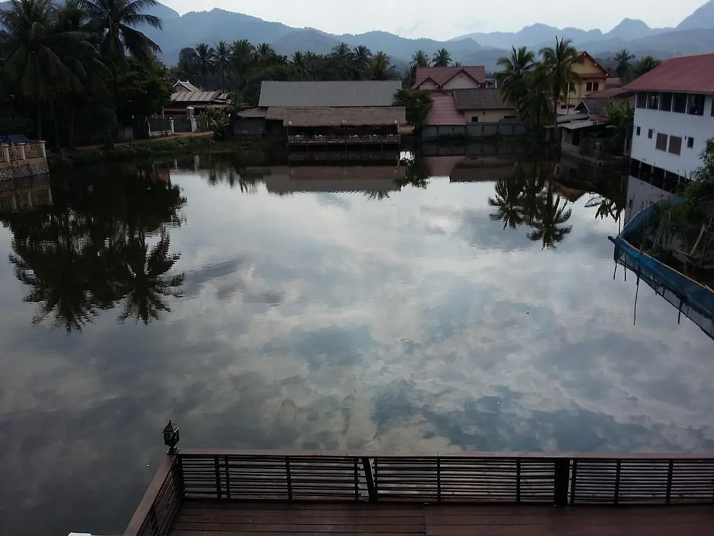 Le Vang Bua Villa Luang Prabang 3*,