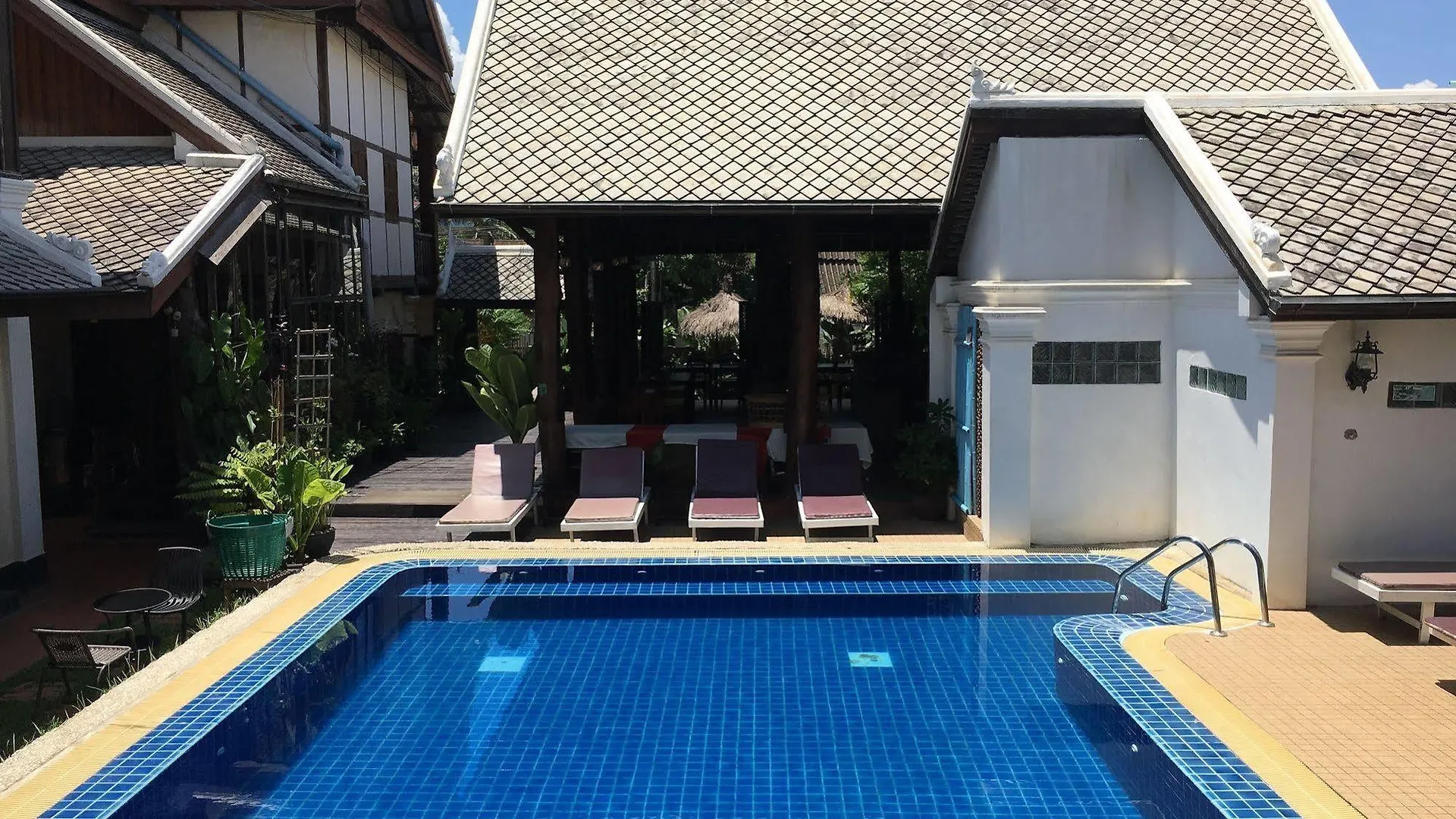 Le Vang Bua Villa contacts